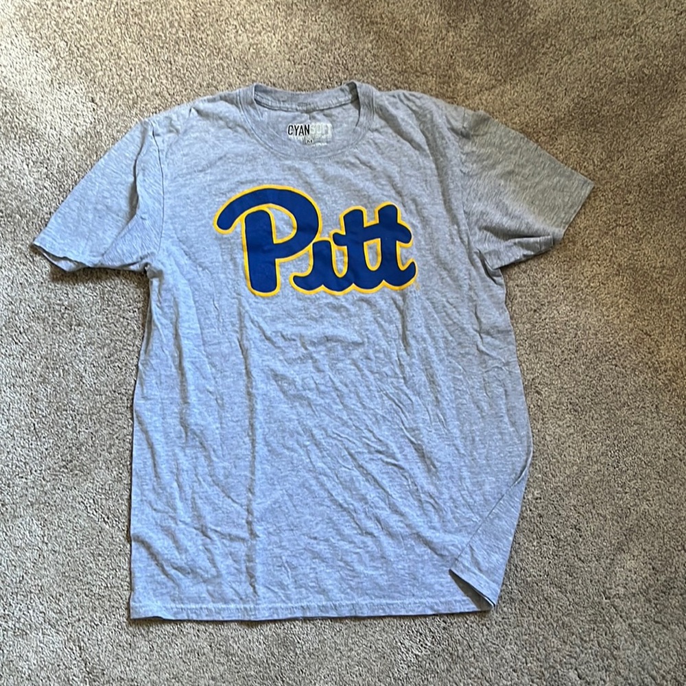 Pitt T shirt